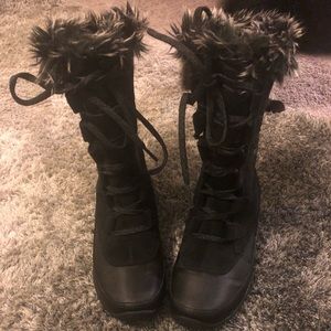 North face Women’s Snow Boots size 7 New with box